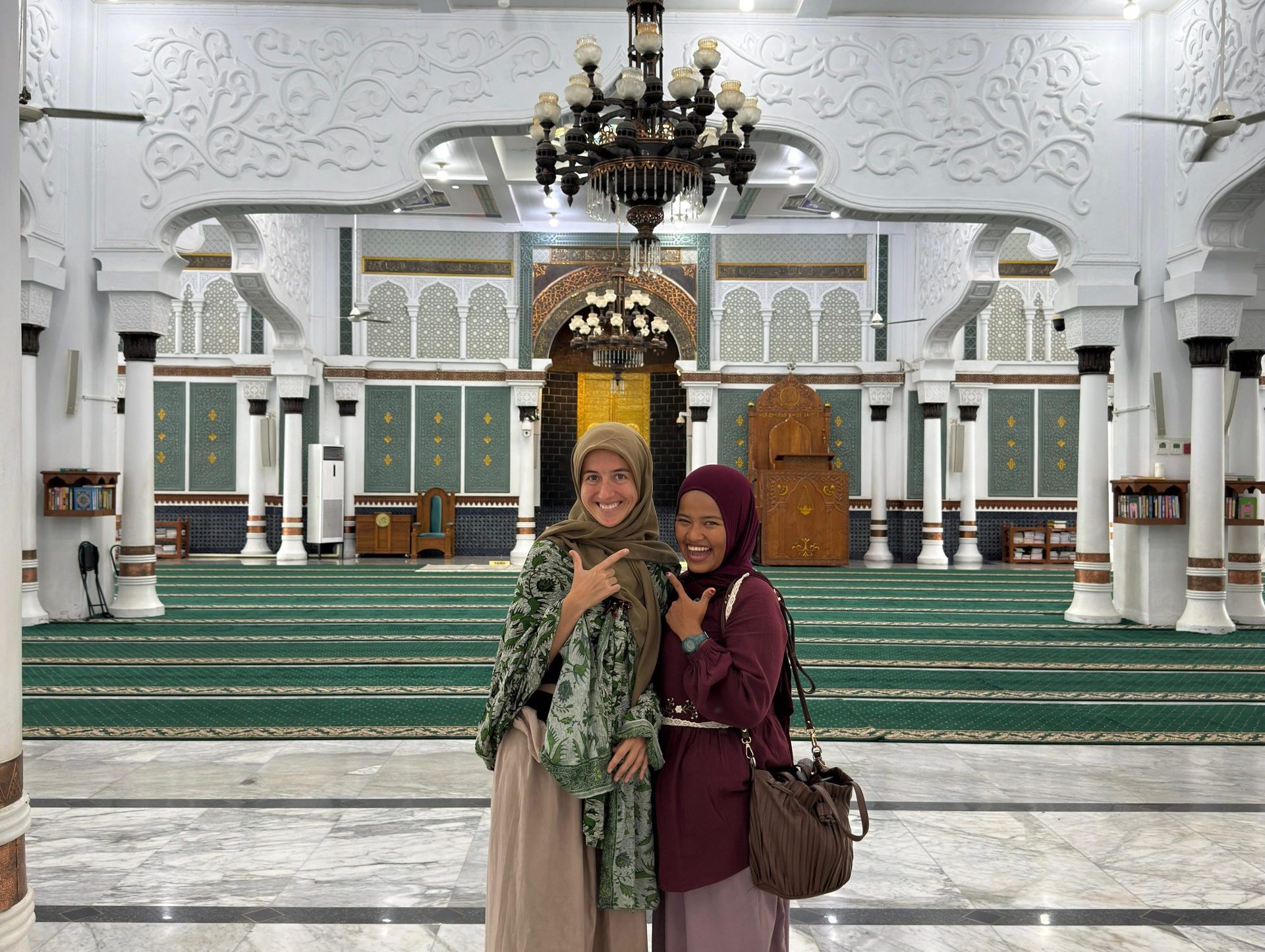 mujeres viajar bucear sumatra seguro